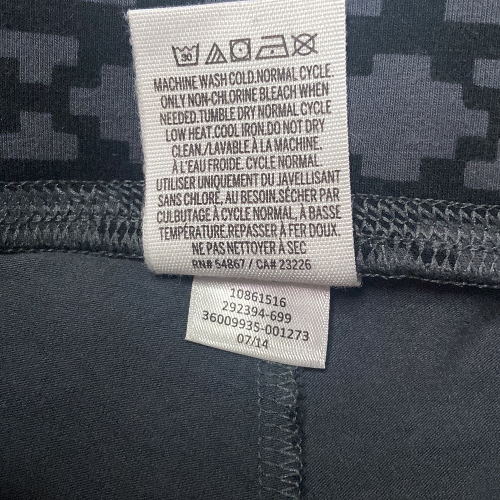 Victoria’s Secret PINK leggings in Geometric Print - Picture 5 of 5